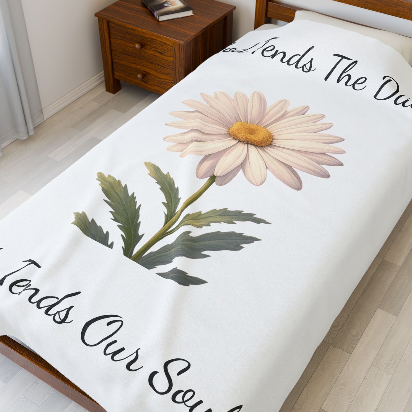 Daisy Velveteen Plush Blanket